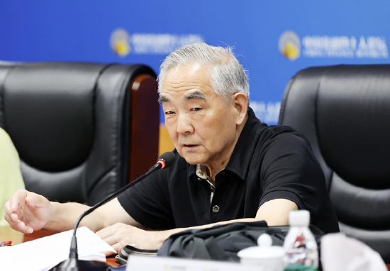 工行原行长杨凯生谈AI幻觉：是与生俱来的结构性问题，潜在风险亟待破解