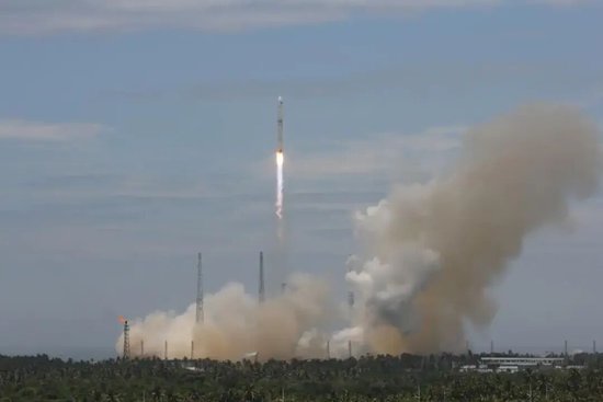 历史性突破！长征十号乙首飞成功	，我国运载火箭首次实现可控回收！商业航天多只股票午后秒板